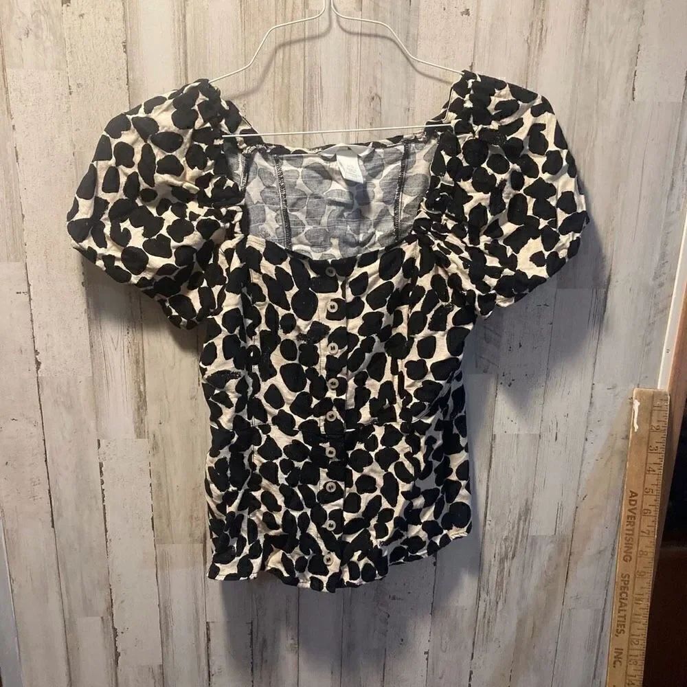 Two piece leopard like Print pretty and ready for spring by HM size XS